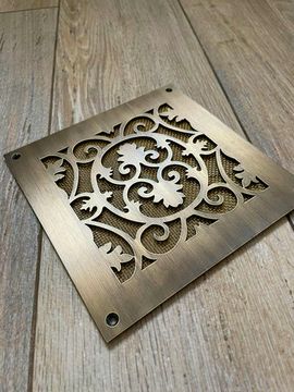 Дизайнерская решетка Визионер 150х150мм Листья дуба, латунь патина, с сеткой и шурупами