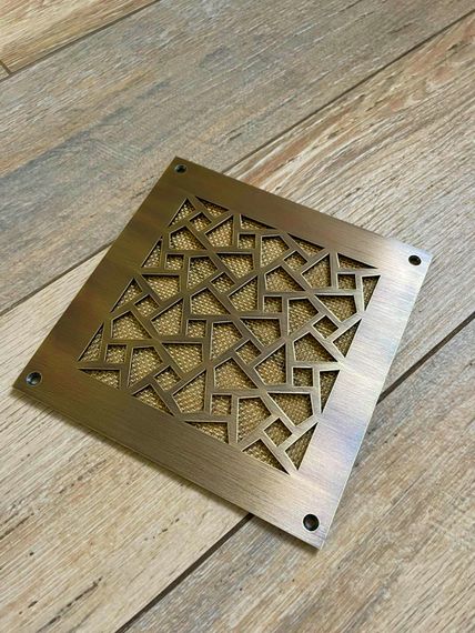 Дизайнерская решетка Визионер 150х150мм Конусы, латунь патина, с сеткой и шурупами