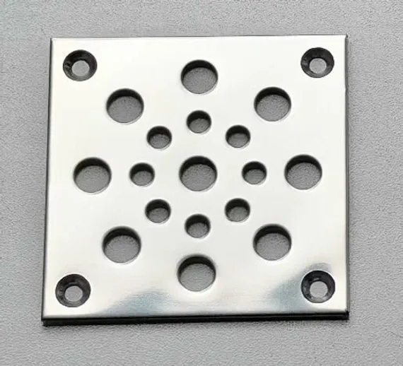 Решетка напольная 70х70мм из нержавеющей стали, отверстия