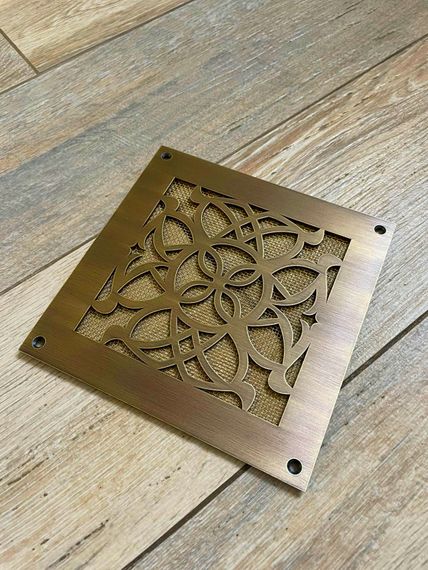 Дизайнерская решетка Визионер 150х150мм Лотос, латунь патина, с сеткой и шурупами