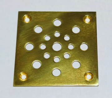 Решетка напольная 70х70мм из латуни, отверстия