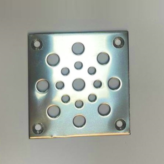 Решетка напольная 70х70мм из нержавеющей стали, отверстия