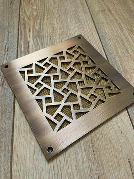 Дизайнерская решетка Визионер 150х150мм Конусы, латунь патина, с сеткой и шурупами