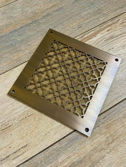 Дизайнерская решетка Визионер 200х200мм Маджестик, латунь патина, с сеткой и шурупами