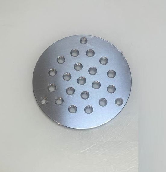 Решетка напольная круглая d 100мм из нержавеющей стали, отверстия