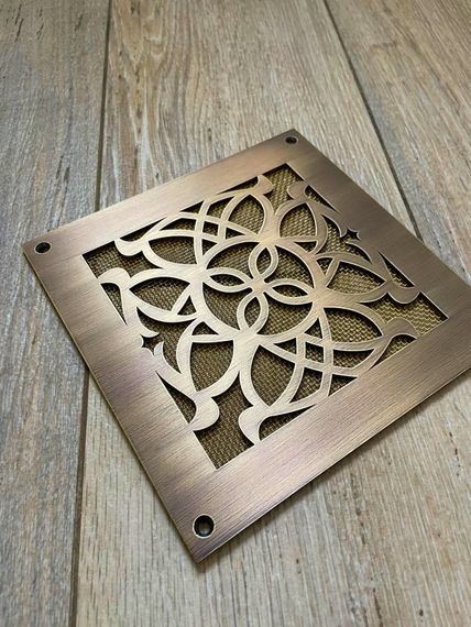 Дизайнерская решетка Визионер 150х150мм Лотос, латунь патина, с сеткой и шурупами