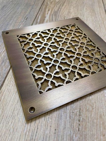 Дизайнерская решетка Визионер 200х200мм Маджестик, латунь патина, с сеткой и шурупами